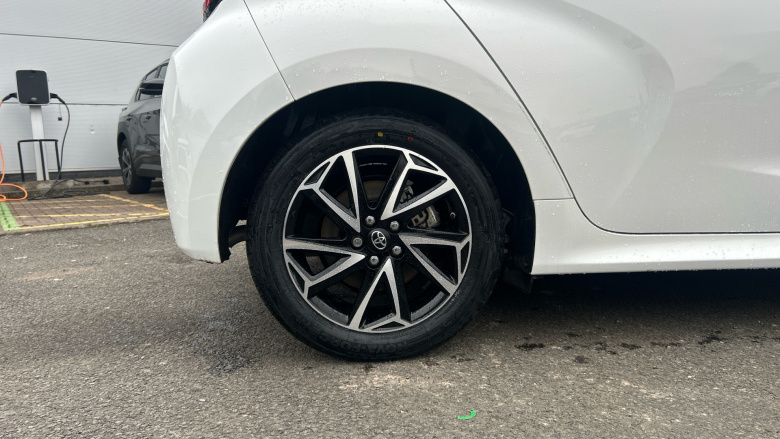 Toyota Yaris 1.5 Hybrid Design 5dr CVT Hybrid Hatchback